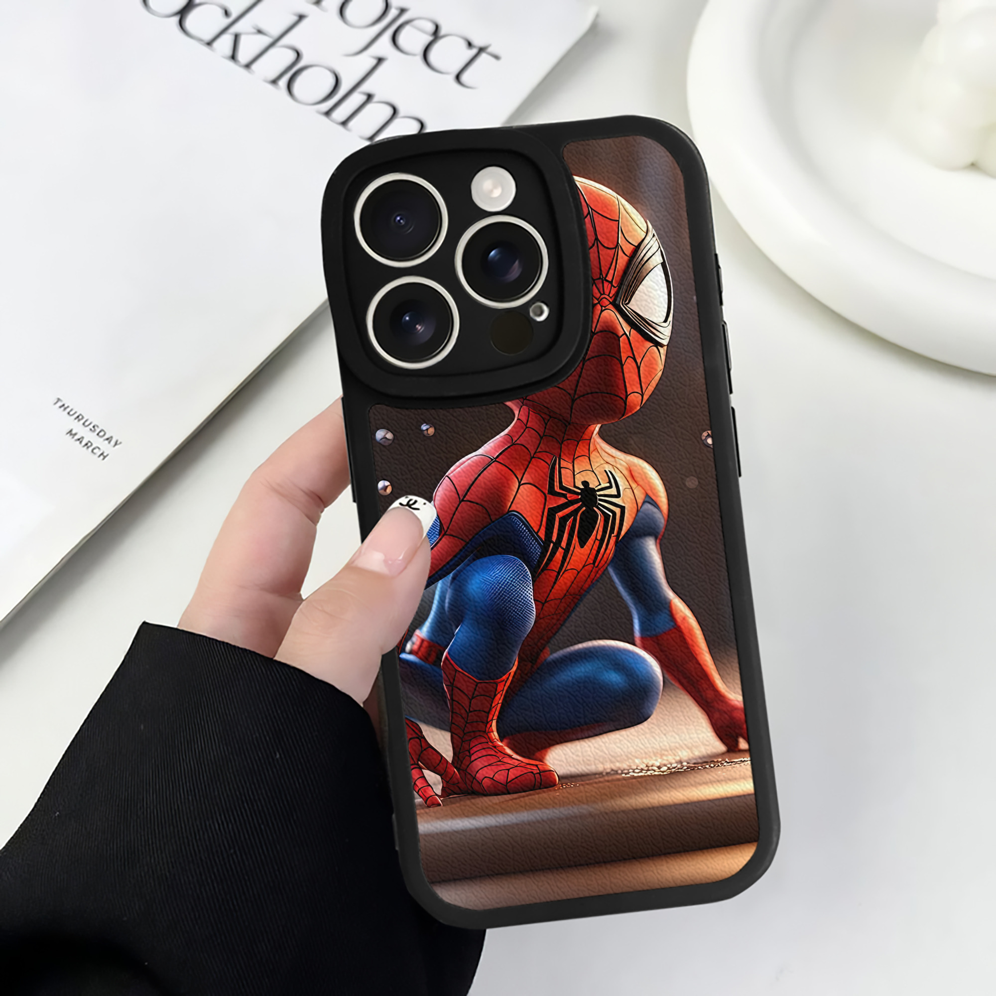 （画像用） Spider Man スパイダーマン 【iPhone 16シリーズ対応】シリコンスマホケース（レザー調） 材質：シリコン